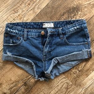 FREE PEOPLE 100% cotton light distressed shortie